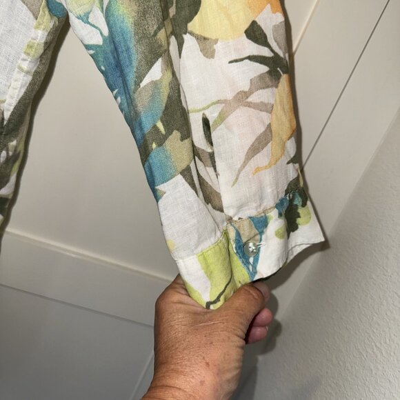 Chico's No-Iron Linen Floral Paradise Shirt Size: 2 US Size 12 - Picture 14 of 16